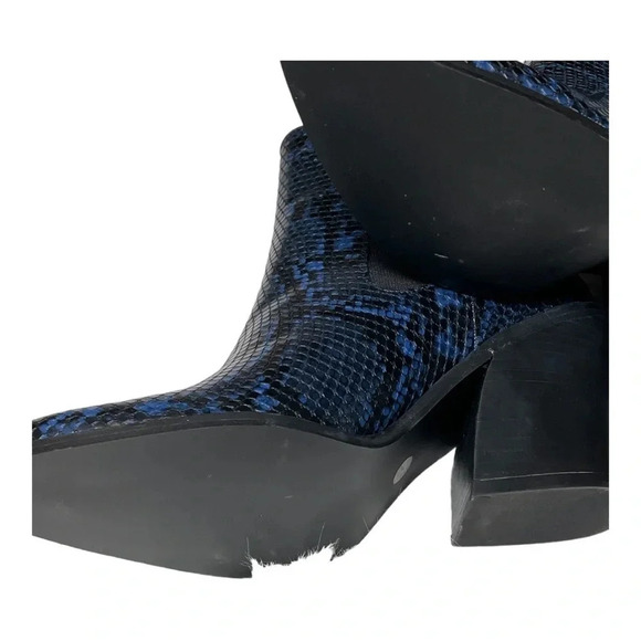 STEVEN Gail Blue/Black Western Chelsea Booties - Picture 4 of 7